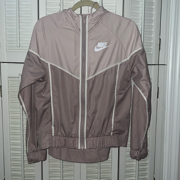 Blush Pink Nike Women’s Windbreaker - Picture 1 of 4
